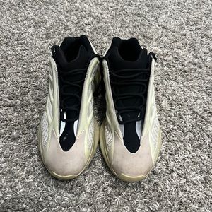 Yeezy 700 V3 Alvah